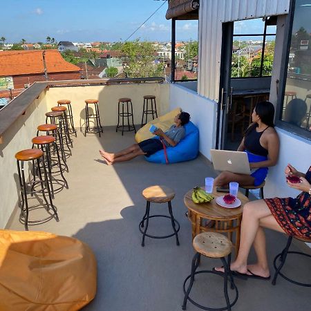 Amigos Guesthouse & Hostel Canggu  Exterior photo