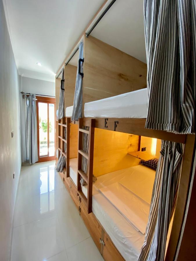 Amigos Guesthouse & Hostel Canggu  Exterior photo