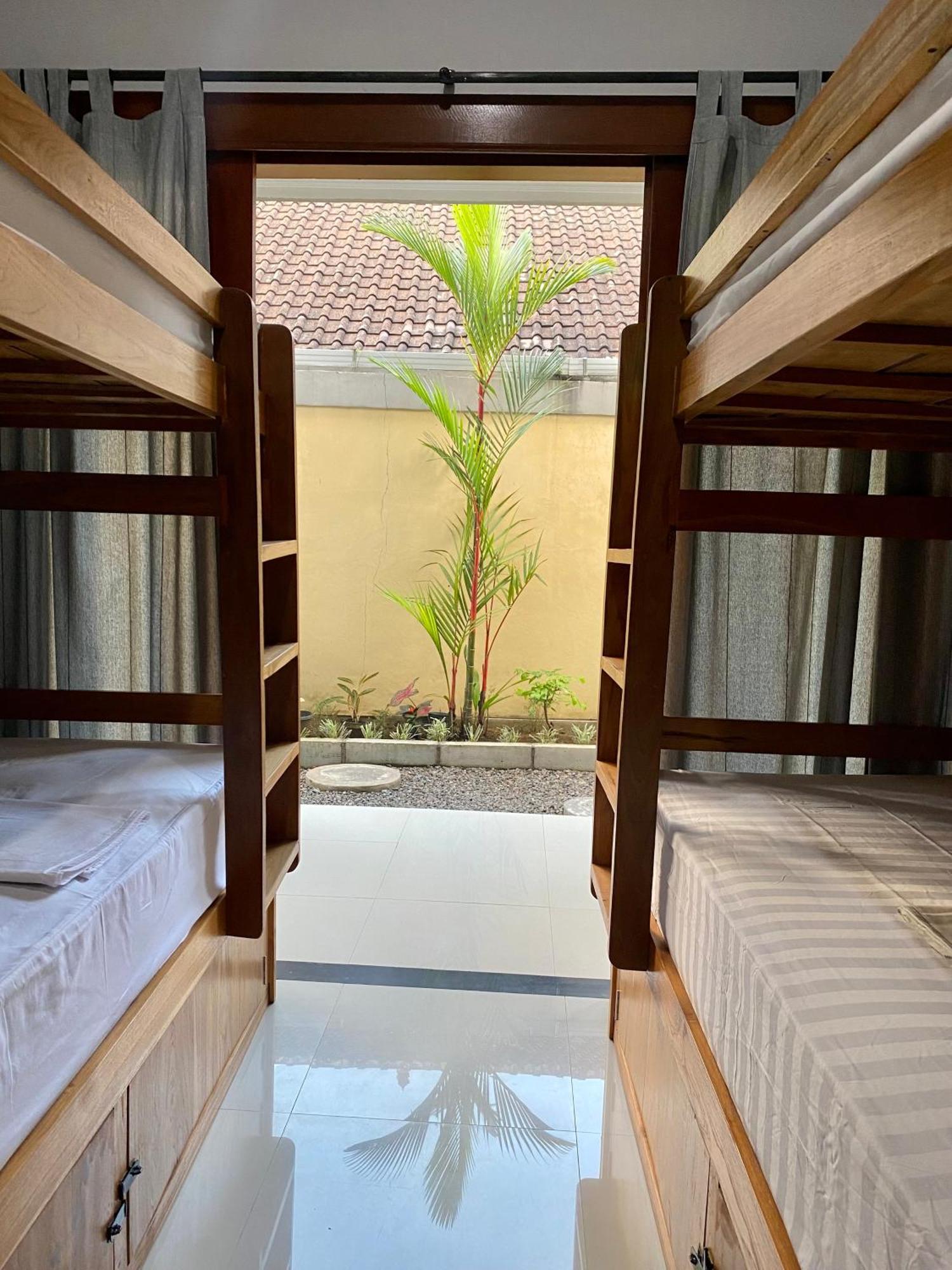 Amigos Guesthouse & Hostel Canggu  Exterior photo